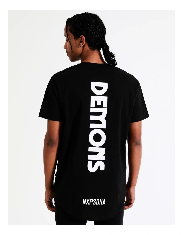 Nena & Pasadena Melbourne Curved Hem Tee In Black - Image 2