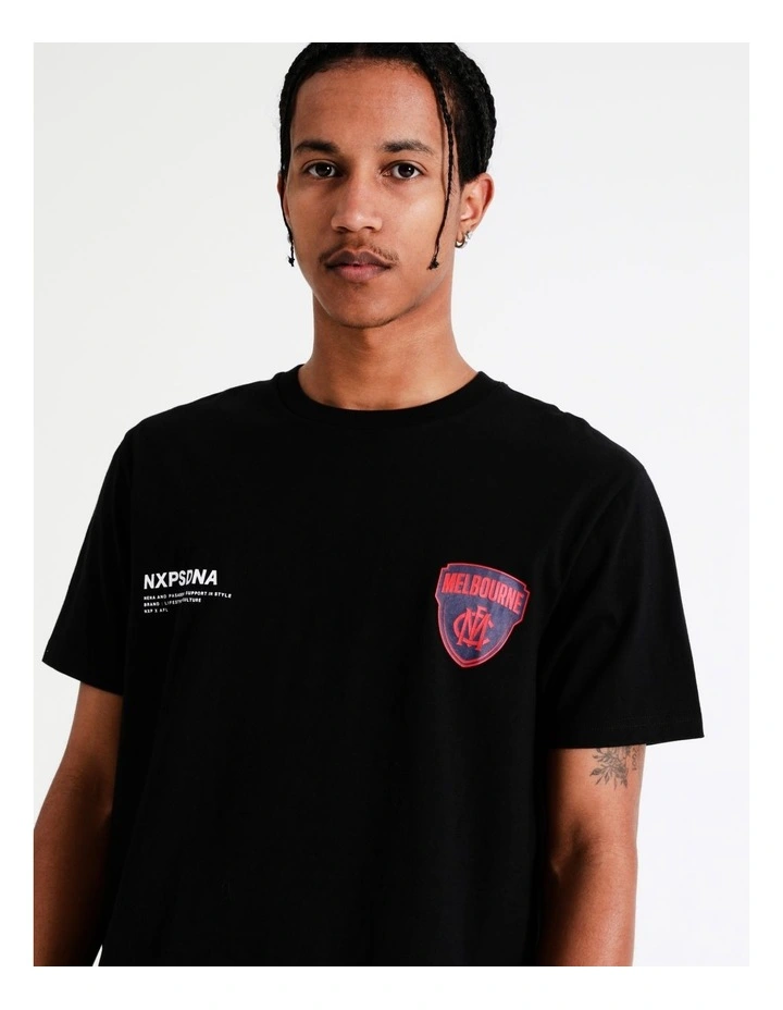 Nena & Pasadena Melbourne Curved Hem Tee In Black - Image 3