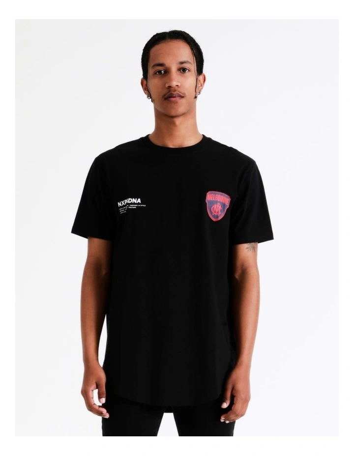 Nena & Pasadena Melbourne Curved Hem Tee In Black - Image 4