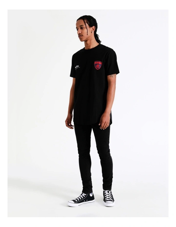 Nena & Pasadena Melbourne Curved Hem Tee In Black - Image 5