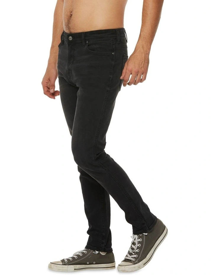 Wrangler Stomper Low Rise Slim Tapered Jeans Black - Image 2