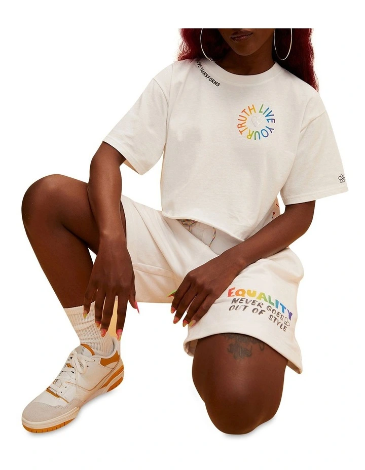 Levi's Pride Red Tab Graphic Sweatshorts Bright White - Image 2