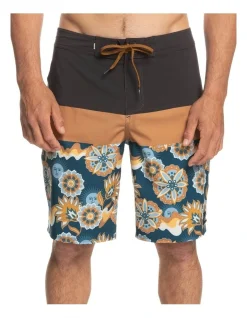 Quiksilver Surfsilk Panel 20" Boardshort In Black/Muti