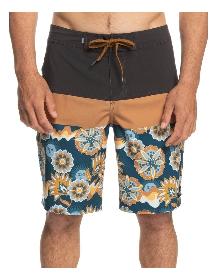 Quiksilver Surfsilk Panel 20" Boardshort In Black/Muti 1 Quiksilver Surfsilk Panel 20" Boardshort In Black/Muti