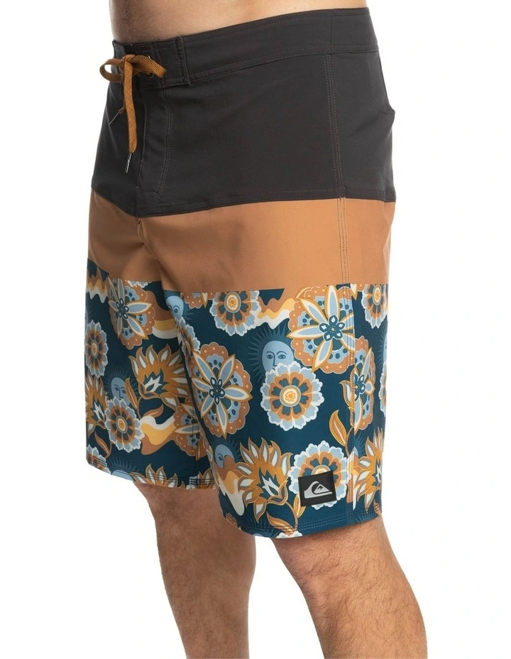 Quiksilver Surfsilk Panel 20" Boardshort In Black/Muti 2 Quiksilver Surfsilk Panel 20" Boardshort In Black/Muti - Image 2